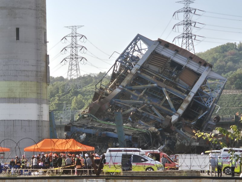 6일 오후 울산 남구 용잠로 울산화력발전소 내 구조물이 붕괴돼 있다. 이 온라인 바카라로 근로자 7명이 매몰된 것으로 추정된다. 2025.11.6/온라인 바카라1ⓒ 온라인 바카라1 박정현 기자