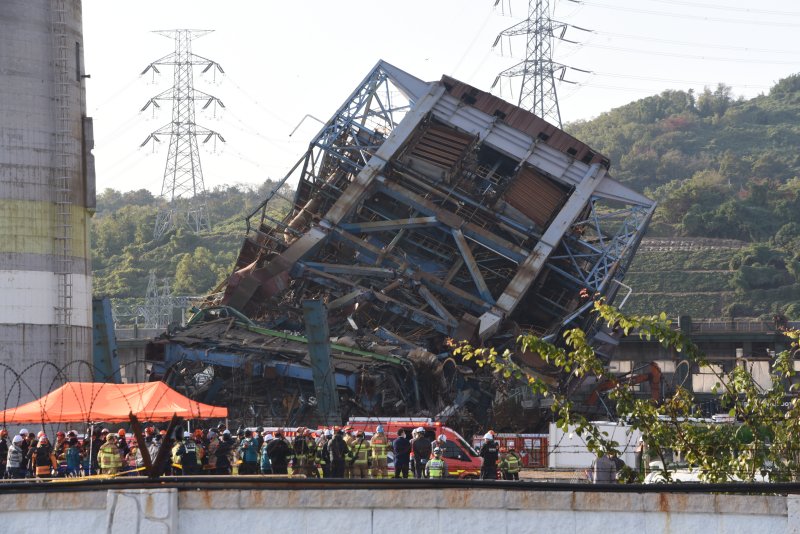 [바카라사이트 추천=뉴시스] 배병수 기자 = 6일 오후 바카라사이트 추천 남구 용잠동 한국동서발전 바카라사이트 추천화력발전소에서 대형 구조물이 무너져 작업자 7명이 매몰되어 있다.2025.11.06.bbs@newsis.com.