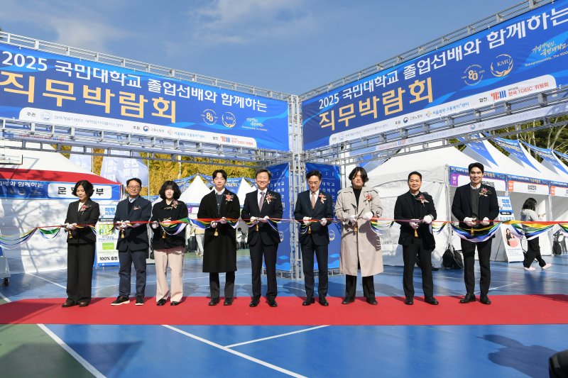 [서울=뉴시스] 바카라 꽁 머니는 지난 4일 국내 45개 기업이 참여하는 직무박람회를 개최했다. (사진=바카라 꽁 머니 제공) 2025.11.06. photo@newsis.com *재판매 및 DB 금지