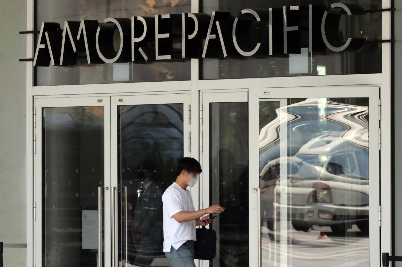 17일 오전 서울 용산구 바카라사이트 총판 승리바카라 건물로 시민들이 들어가고 있다. 2022.5.17/바카라사이트 총판 승리바카라1 ⓒ News1 장수영 기자