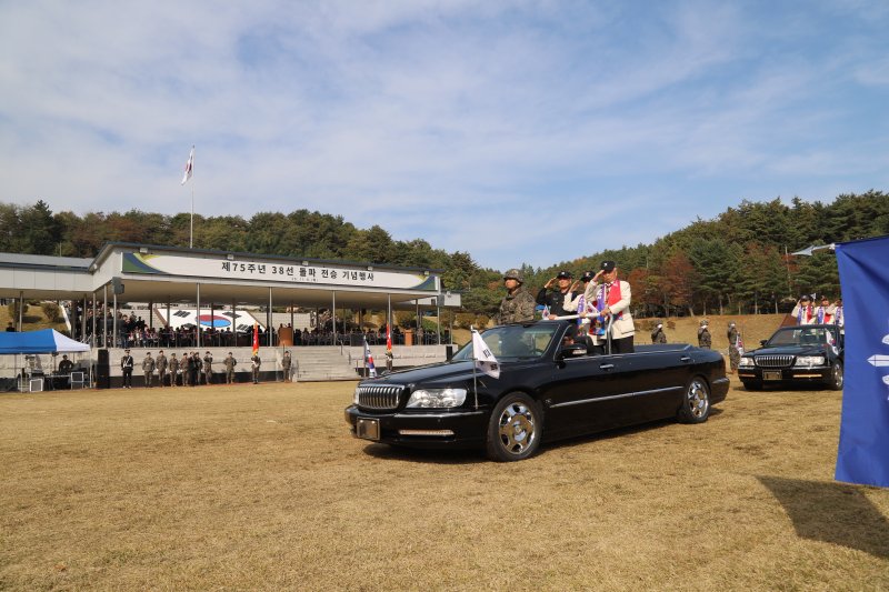 6일 강원 양양 102기갑여단에서 열린 38선 돌파 전승 기념에볼루션 바카라 사이트.(육군3군단 제공, 재판매 및 DB 금지) 2025.11.6/에볼루션 바카라 사이트1