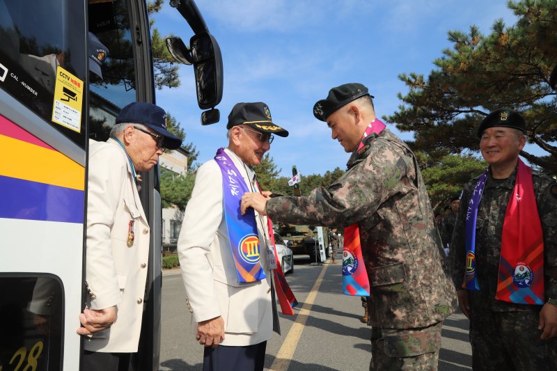 6일 강원 양양 102기갑여단에서 열린 38선 돌파 전승 기념에볼루션 바카라 사이트.(육군3군단 제공, 재판매 및 DB 금지) 2025.11.6/에볼루션 바카라 사이트1