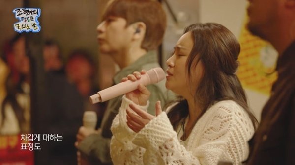 어반자카파, 팝업 라이브서 '스테이' 열창…"수지 생각하며 쓴 곡"