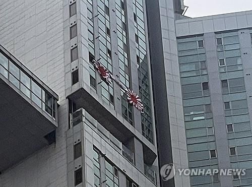 "인천·부산 이어 대구까지…" 벤츠에 덕지덕지 붙인 '이것'