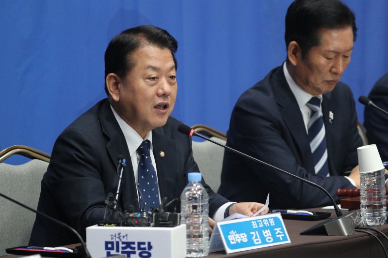 김동연 견제 나선 김병주...팩트첵크 없이 '노인예산 삭감' 비판해 논란 자처