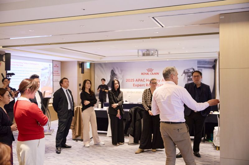 아시아태평양 수의사들이 건강한 노화 관리를 주제로 활발하게 의견을 나누는 모습. 로얄캐닌 제공