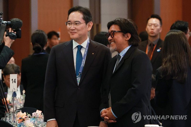 APEC 갈라만찬 참석한 이재용 회장과 에드워드 리 (출처=연합뉴스)