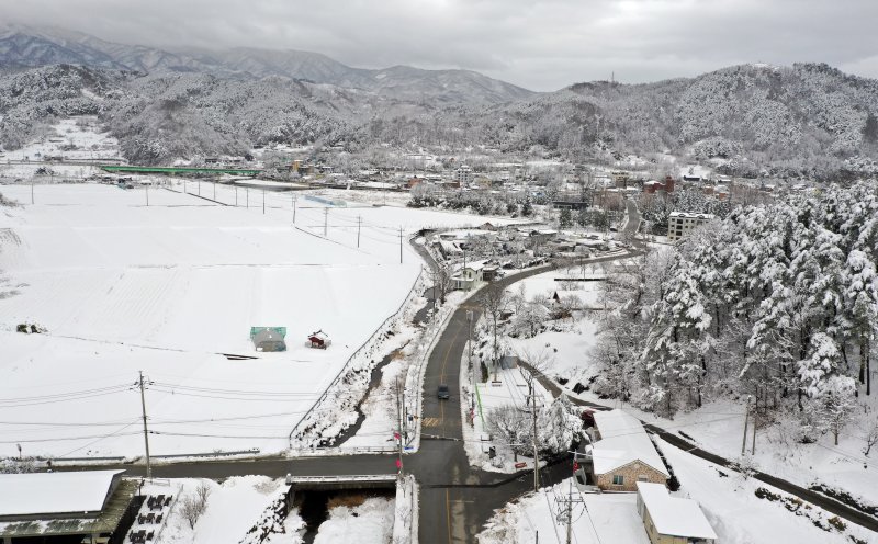 바카라사이트 유니벳 산간을 중심으로 폭설이 내린 지난 3월 3일 바카라사이트 유니벳 강릉시 성산면 일대에 많은 눈이 쌓여 있다.. 2025.3.3/뉴스1 ⓒ News1 김명섭 기자