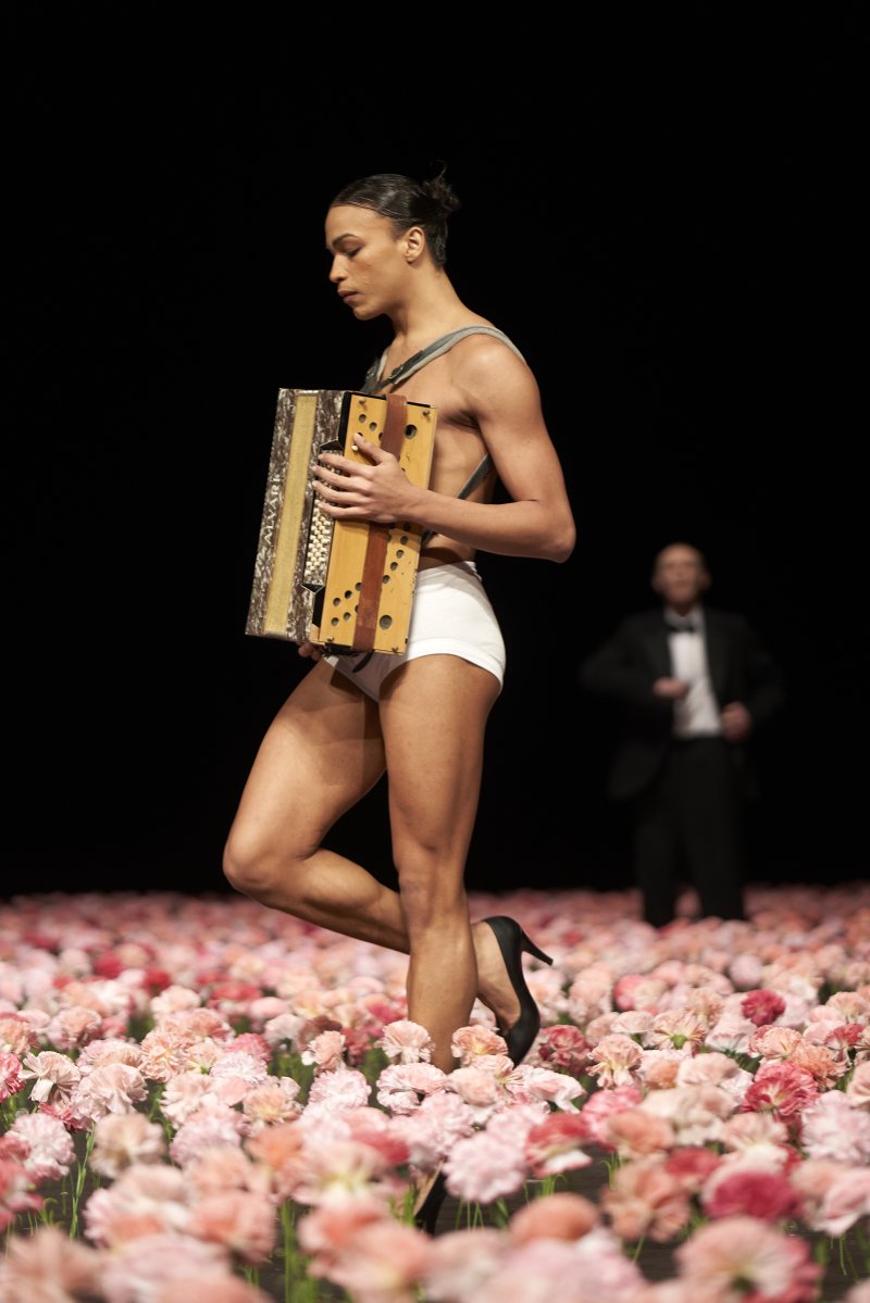 피나 바우쉬의 '토토 사이트 바카라' 공연 장면ⓒUwe Stratmann(LG아트센터 제공)