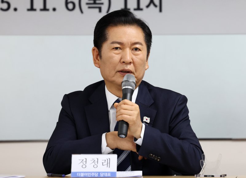 [서울=뉴시스] 이영환 기자 = 바카라사이트 승리바카라 소울카지노 더불어민주당 대표가 6일 오전 서울 중구 민주노총에서 열린 민주노총-민주당 간담회에서 발언을 하고 있다. 2025.11.06. 20hwan@newsis.com