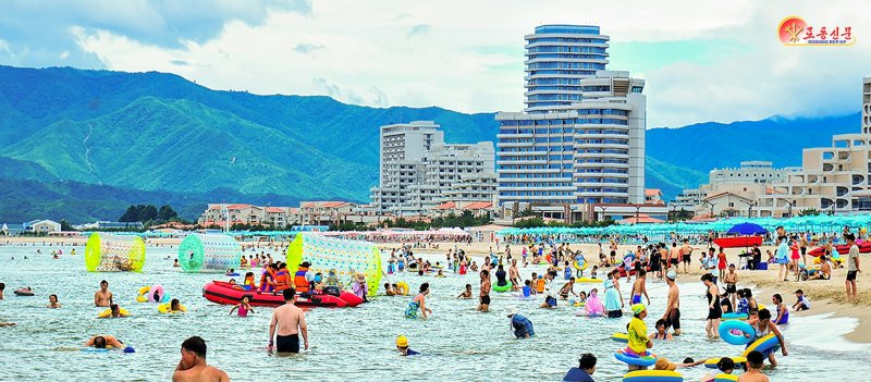 (평양 노동신문=뉴스1) = 북한 노동당 기관지 노동신문은 24일 "원산갈마해안바카라사이트지구는 볼수록 멋있고 희한하다＂며 이곳을 방문한 사람들의 반응을 선전했다. [국내에서만 사용가능. 재배포 금지. DB 금지. For Use Only in the Republic of Korea. Redistribution Prohibited] rodongphoto@news1.kr