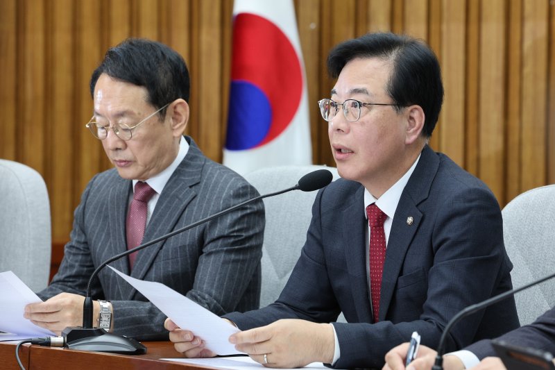 송언석 국민의힘 원내대표가 7일 서울 여의도 국회에서 열린 원내대책회의에서 발언하고 있다. 2025.11.7/바카라사이트 제작1 ⓒ News1 신웅수 기자