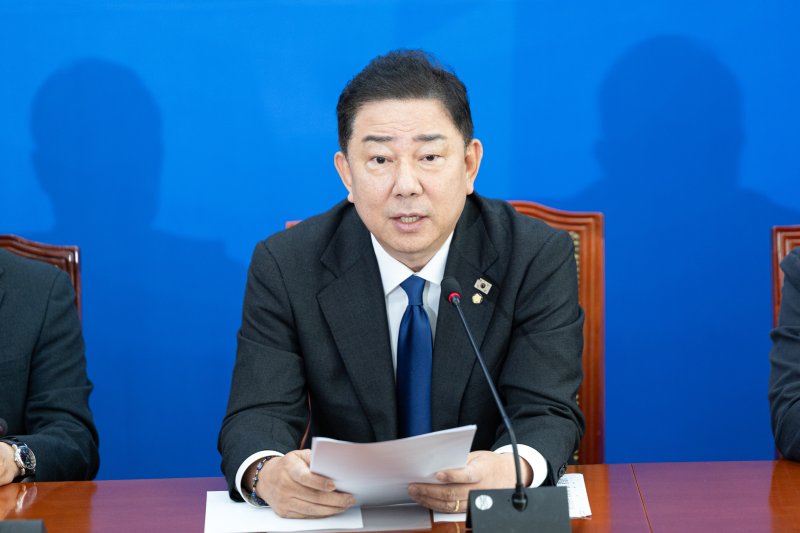 김병기 더불어민주당 원내대표가 9일 서울 여의도 국회에서 열린 기자간담회에서 모두발언하고 있다. 2025.11.9/인터넷 바카라1 ⓒ News1 이승배 기자