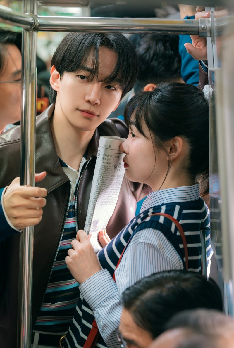 '태풍상사' 이준호·김민하, 출근길 밀착…또 지하철 로맨스