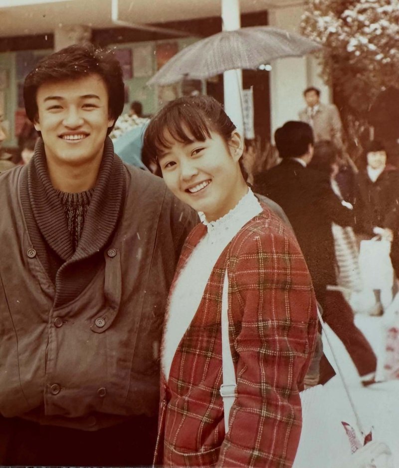 김혜수, 풋풋 중학교 졸업식 회상…"데뷔 짝꿍" 박중훈과 함께