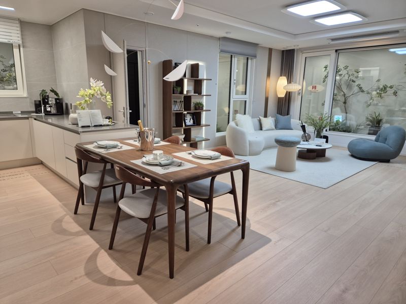 '반포 래미안 트리니원' 견본주택의 84㎡B 유니트 내부 모습. 사진=전민경 기자