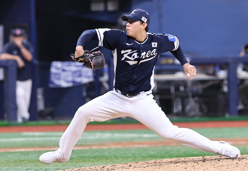 서울 구로구 고척스카이돔에서 열린 2026 WBC 대비 평가전 '2025 네이버 K-베이스볼 시리즈(K-BASEBALL SERIES)' 체코와의 2차전 경기. 7회말 마운드에 오른 배찬승이 역투하고 있다.뉴스1