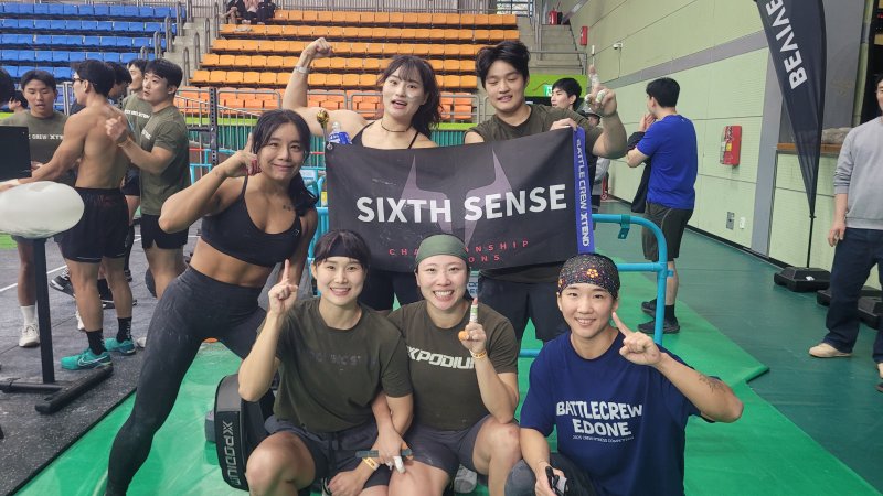 [광명=뉴시스] 최영민 기자=2025 배틀메이저 바카라사이트 캡틴 플레어리그 우승을 차지한 식스센스가 9일 광명시민체육관에서 열린 챔피언십에서 우승 확정 후 기쁨을 만끽하고 있다. 2025.11.09 ymchoi@newsis.com *재판매 및 DB 금지