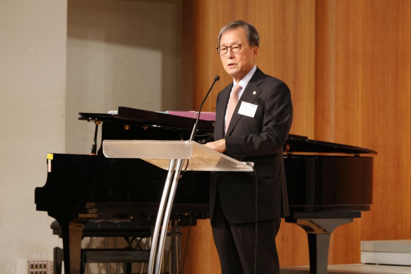 인사말을 하고 있는 전재호 가이드포스트 발행인 겸 파이낸셜뉴스 미디어그룹 회장. 사진=박범준 기자