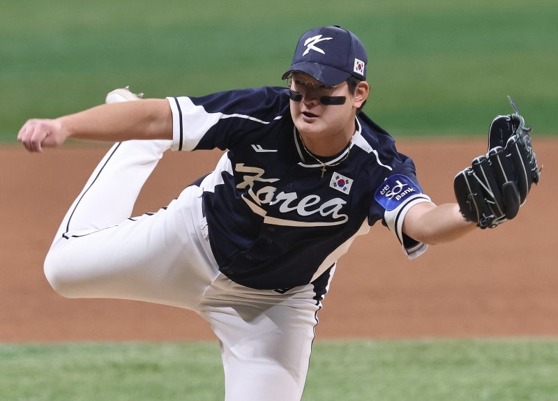 9일 오후 서울 구로구 고척스카이돔에서 열린 2026 WBC 대비 평가전 '2025 네이버 K-베이스볼 시리즈(K-BASEBALL SERIES)' 체코와의 2차전 경기. 5회말 마운드에 오른 김서현이 역투하고 있다. 2025.11.9/바카라사이트 승리바카라 소울카지노1 ⓒ News1 구윤성 기자