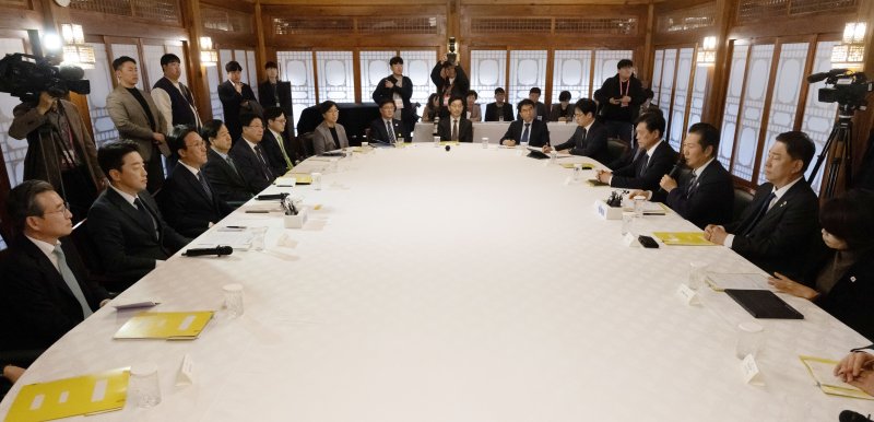 정청래 더불어민주당 대표가 9일 서울 종로구 삼청동 총리공관에서 열린 고위먹튀없는 바카라사이트협의회에서 발언하고 있다. (공동취재) 2025.11.9/먹튀없는 바카라사이트1 ⓒ News1 이광호 기자