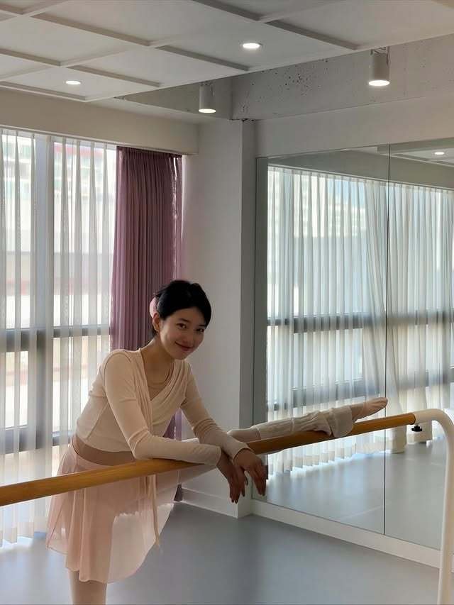 수지, 발레 삼매경…완벽한 180도 다리 찢기 [N샷]