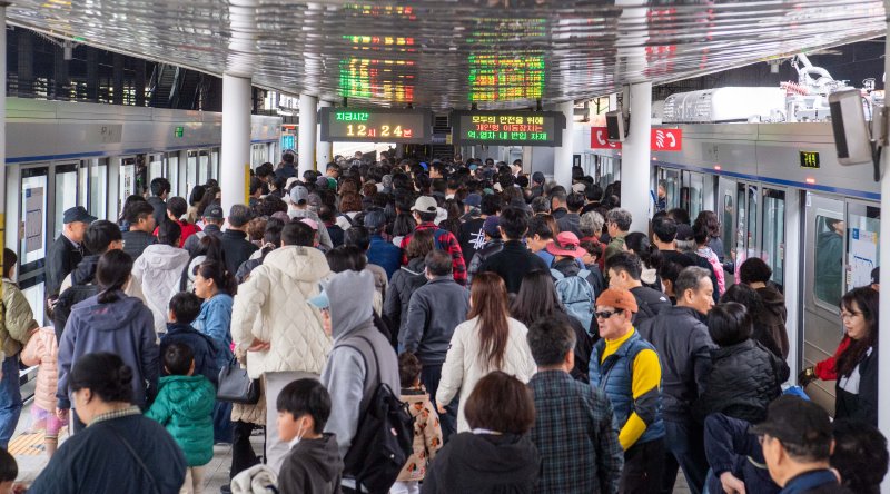 '2025 구미안전한 바카라 사이트' 이틀째인 8일 구미역에는 축제에 참가하려는 방문객들도 북새통을 이루고 있다. 라면축제는 오는 9일까지 구미역 일대에서 계속된다. (구미시 제공. 재판매 및 DB금지) 2025.11.8/뉴스1 ⓒ News1 정우용 기자