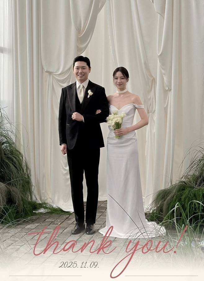 22기 옥순·경수, 눈물의 결혼식…화동은 두자녀