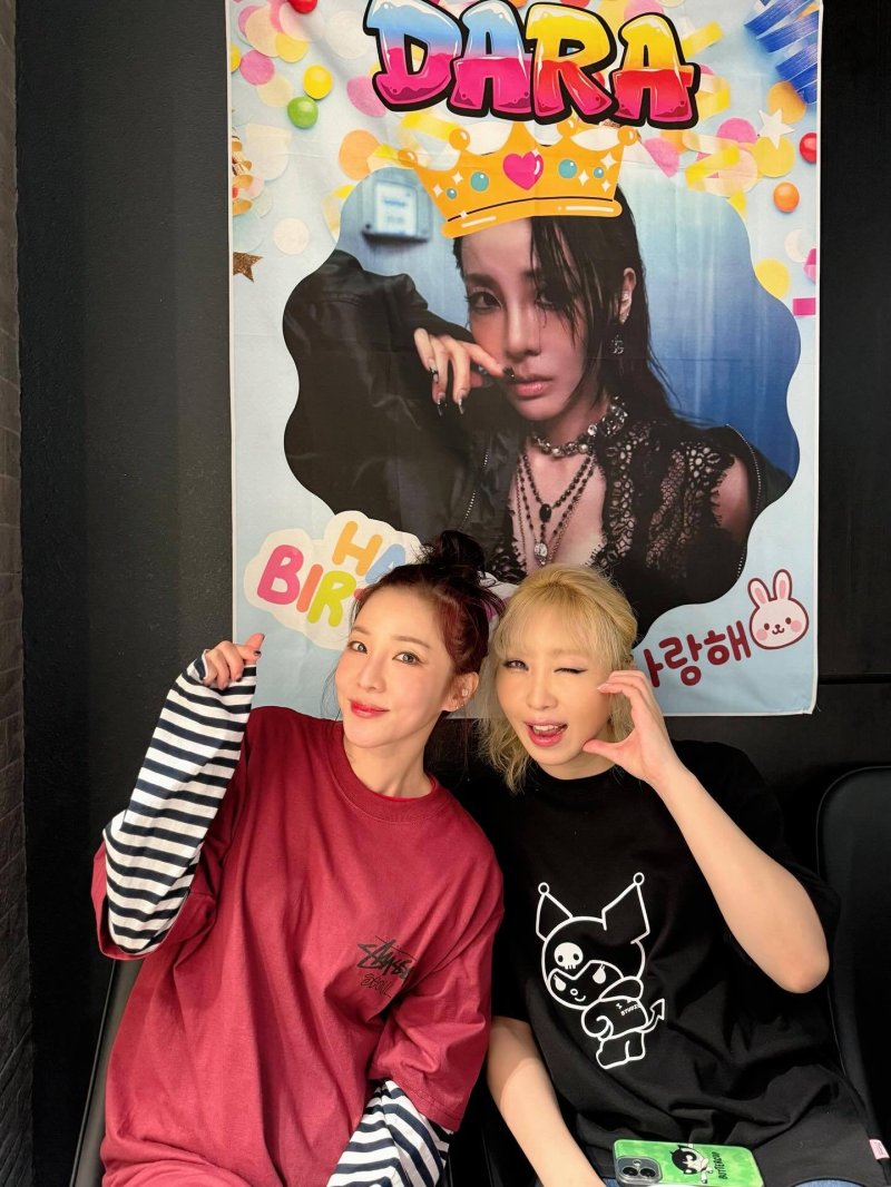 박봄 없는 2NE1…산다라박, 씨엘·공민지와 화기애애 함께하는 시간 소중