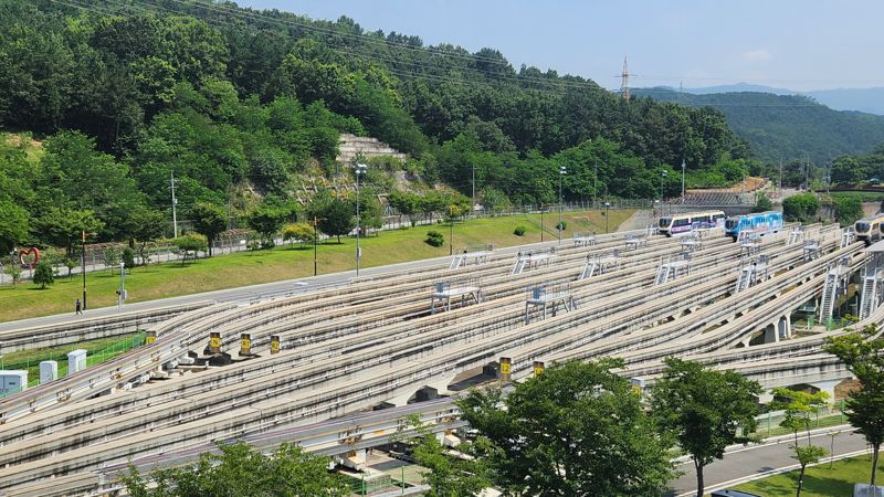 대구교통공사가 도시철도시설을 활용한 태양광 발전용 임대사업을 본격 추진한다. 사진은 칠곡 차량기지 전경. 대구교통공사 제공