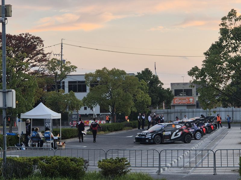 지난 6일부터 9일까지 일본 아이치현에서 '2025 세계 랠리 챔피언십(WRC) 포럼8 랠리 재팬'이 진행된 가운데 지난 9일 아이치현 도요타스타디움에서 경기를 앞두고 랠리차들이 진입해있다. 나고야=서혜진 특파원