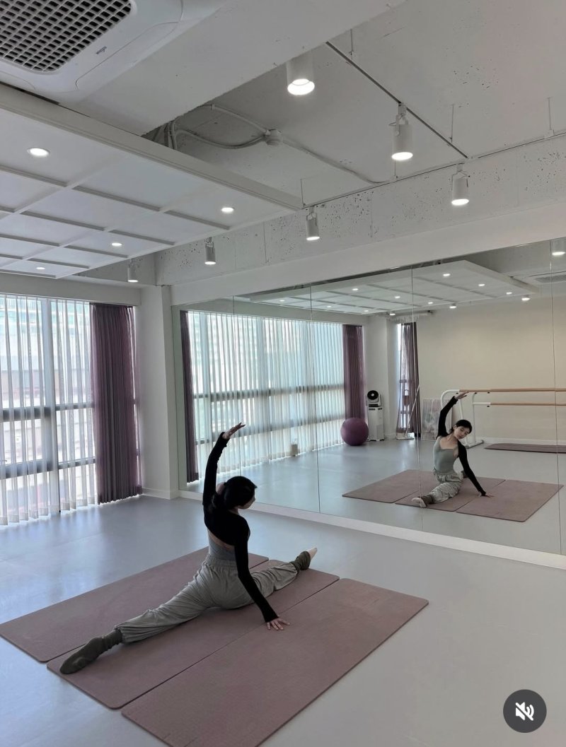 수지, 180도 다리찢기 성공…놀라운 유연성