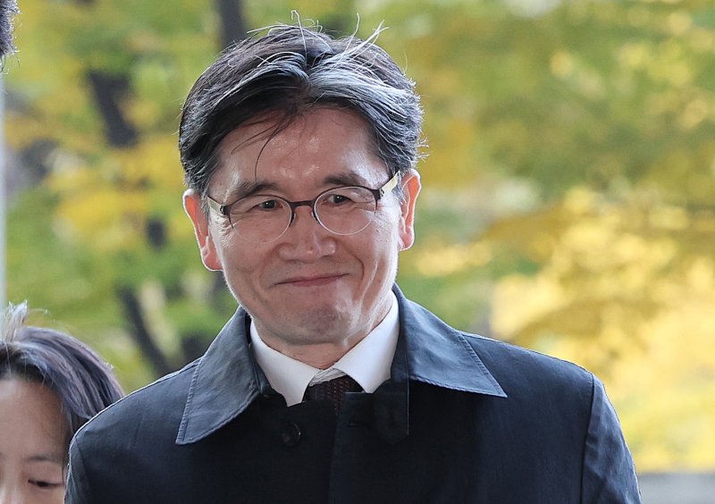 오동운 고위공직자범죄수사처장이 지난 1일 서울 서초구 순직해병 특검 사무실에 피의자 신분으로 조사를 받기 위해 출석하고 있다. 2025.11.1/뉴스1 ⓒ News1 이호윤 기자