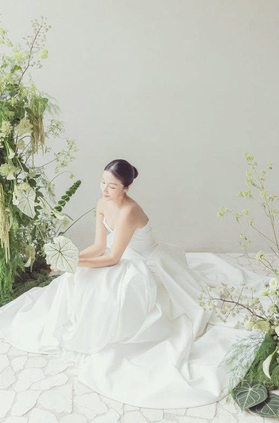 김옥빈, 결혼 앞두고 웨딩드레스 자태…우아美 발산
