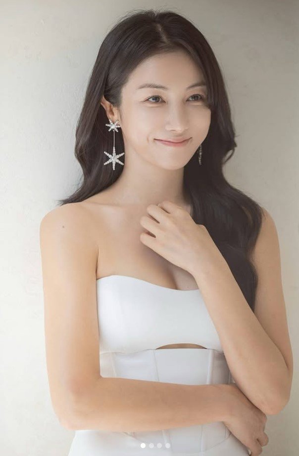 김옥빈, 결혼 앞두고 웨딩드레스 자태…우아美 발산