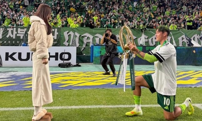 '축구여신' 곽민선, 송민규 프러포즈 승낙…"전북 우승과 함께 시집가요"
