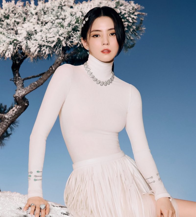 한소희 겨울 여신 미모…고혹적 분위기