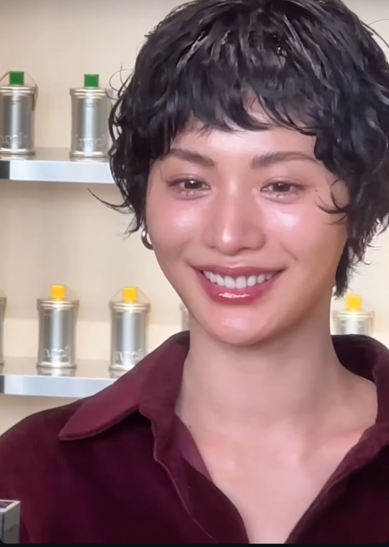 나나 숏컷도 예쁘네…뚜렷 이목구비에 깜짝