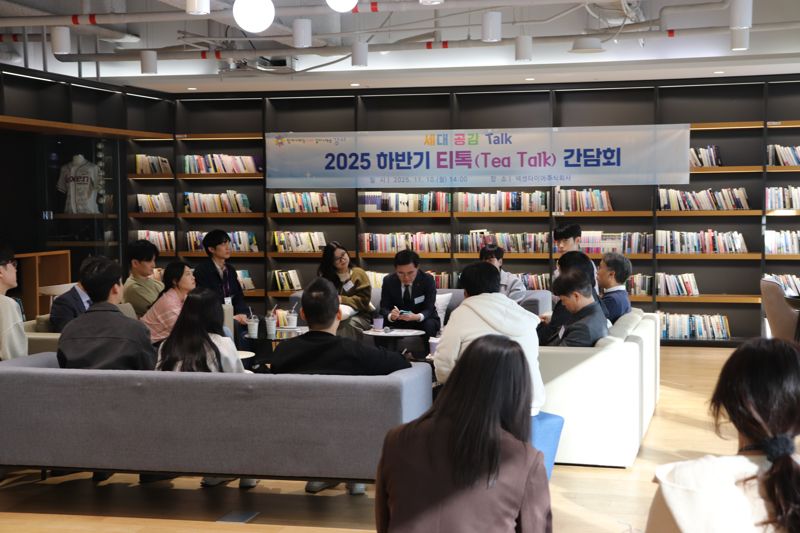 넥센타이어는 지난 10일 서울 강서구 마곡동에 위치한 '더넥센유니버시티'에서 진교훈 강서구청장과 함께 지역사회 상생을 위한 간담회를 가졌다. 사진=넥센타이어 제공