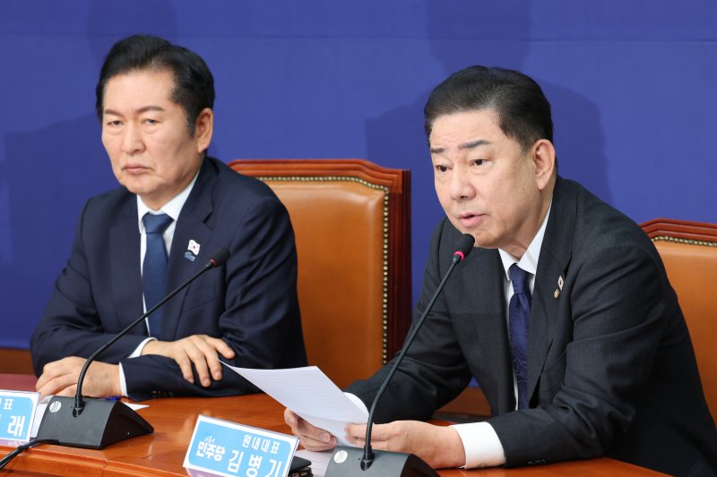 김병기 더불어민주당 원내대표가 10일 서울 여의도 국회에서 열린 최고위원회의에서 발언하고 있다. 2025.11.10/뉴스1 ⓒ News1 신웅수 기자