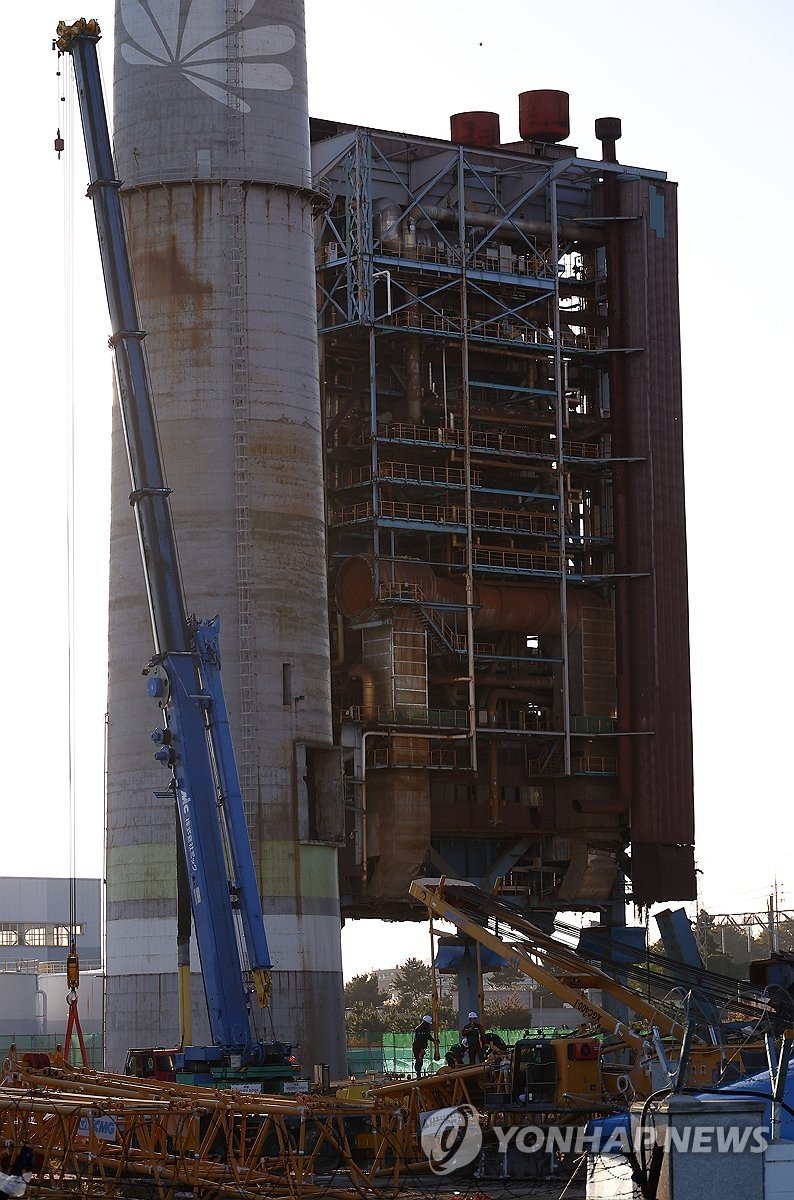 발파 해체 준비 작업으로 분주한 울산화력 (출처=연합뉴스)