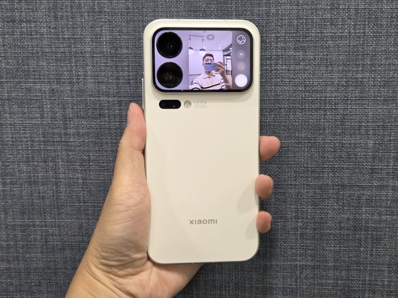 샤오미 17 프로 맥스 써보니 보조 화면 재밌네.. 배터리도 끝판왕 [1일IT템]