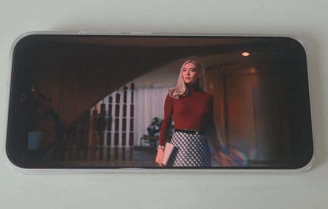 샤오미 17 프로 맥스에서 디즈니+로 시청하는 '판타스틱 4'. 사진=구자윤 기자