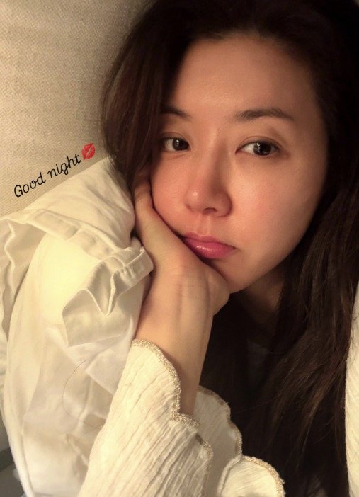 박한별, 얼짱 클래스 여전…민낯 침대 셀카도 반짝