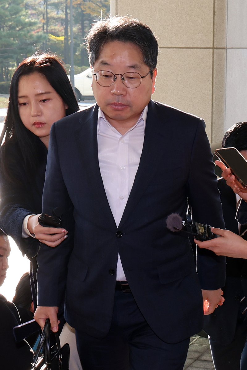 [서울=카지노 바카라] 조성우 기자 = 노만석 카지노 바카라 직무대행이 12일 오전 서울 서초구 대검찰청으로 출근하고 있다. 2025.11.12. xconfind@newsis.com