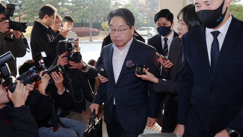 [서울=카지노 바카라] 조성우 기자 = 노만석 카지노 바카라 직무대행이 12일 오전 서울 서초구 대검찰청으로 출근하고 있다. 2025.11.12. xconfind@newsis.com
