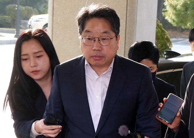 [서울=카지노 바카라] 조성우 기자 = 노만석 카지노 바카라 직무대행이 12일 오전 서울 서초구 대검찰청으로 출근하고 있다. 2025.11.12. xconfind@newsis.com