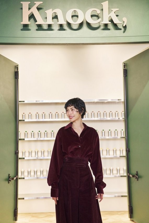 나나, 신규 브랜드 ‘노크(Knock)’ 성수 플래그십 스토어 방문