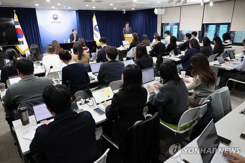 이억원 금융위원장, 출입기자단 월례 간담회 (출처=연합뉴스)