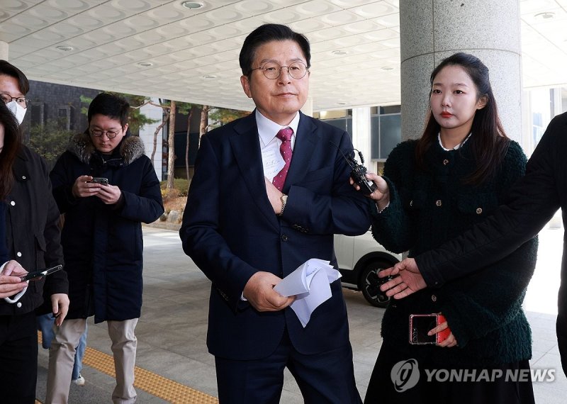 특검 사무실 향하는 황교안 전 국무총리 (출처=연합뉴스)